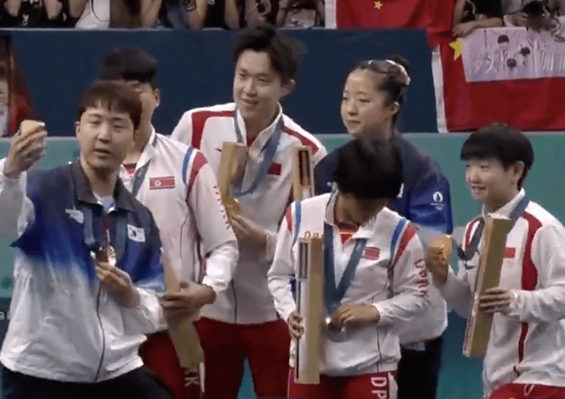 Viral Atlet Korea Utara dan Korea Selatan Selfie Bareng di Olimpiade Paris 2024