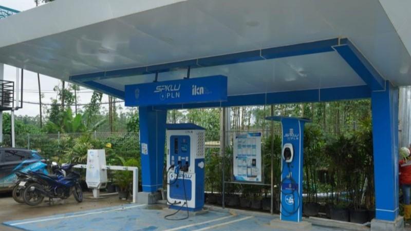 Topang Kelistrikan di IKN, PLN Koneksikan PLTS dengan SPKLU