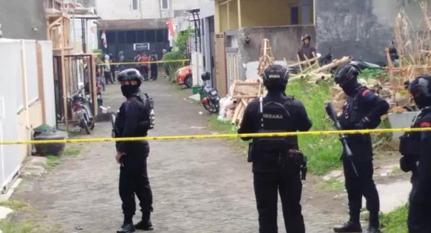 Terduga Teror Bom Diringkus Densus 88 di Kota Batu Jatim