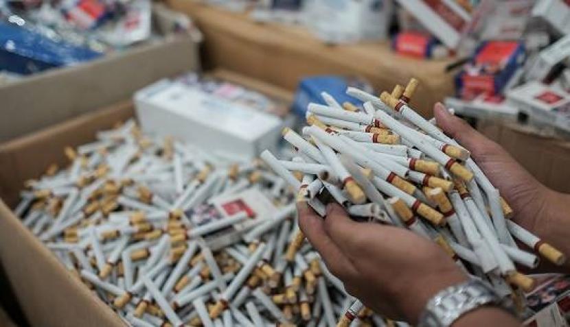 Rokok Eceran Dilarang, Komisi VI: Rakyat Kecil Jadi Korban!