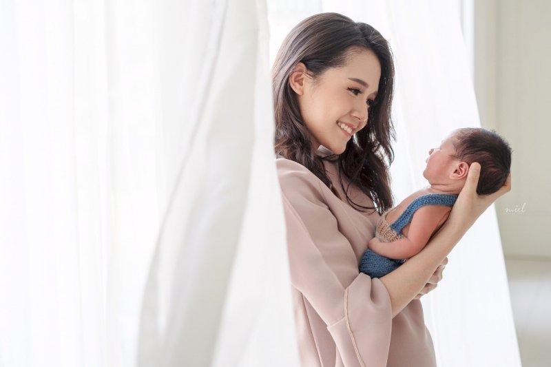 Dear Para Suami, Ini Pijatan Bisa Bantu Istri Beri ASI Eksklusif ke Bayi