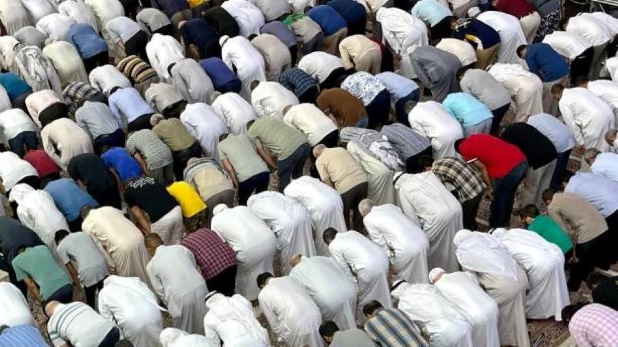 Massa Aksi Gelar Salat Jenazah untuk Ismail Haniyeh di Depan Kedubes AS