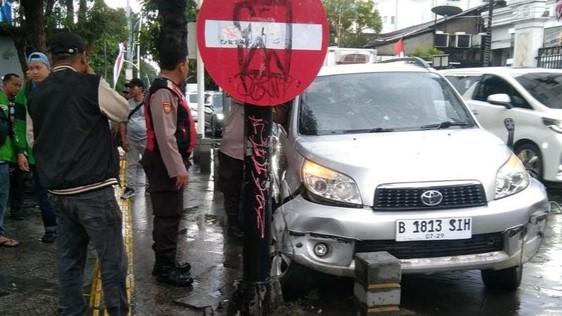 Bocah 9 Tahun Bawa Kabur Mobil di Kemang hingga Tabrak Kendaraan Lain Hampir Diamuk Massa