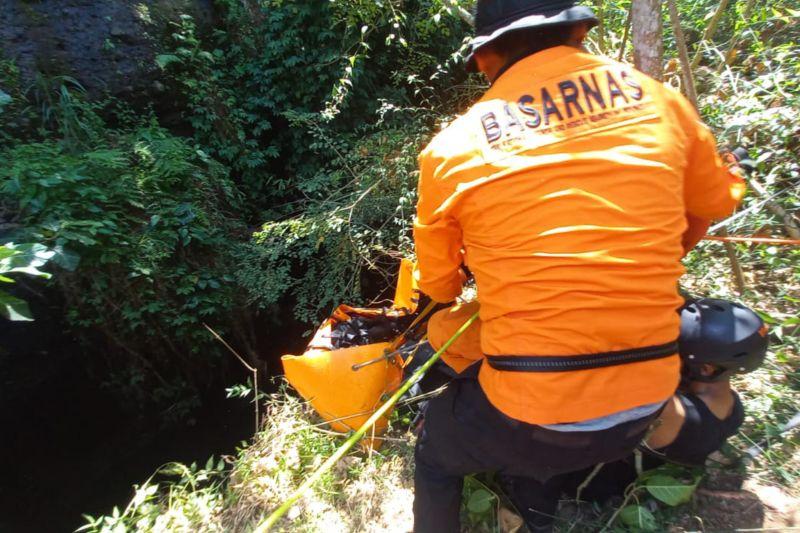 Sehari Gak Kembali, Pria Ini Ternyata Tewas Jatuh dari Tebing di Lombok