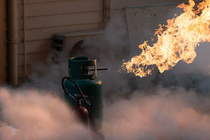 Tabung Gas Warga Meledak di Penjaringan Jakut, 2 Korban Dilarikan ke RS Atmajaya
