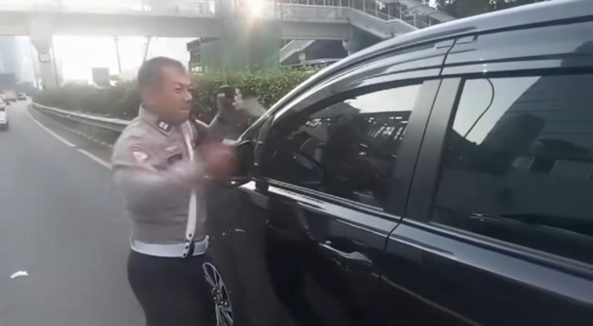 Mobil Berhenti Mendadak di Tol Kuningan, Ternyata Pengemudinya Tewas Serangan Jantung