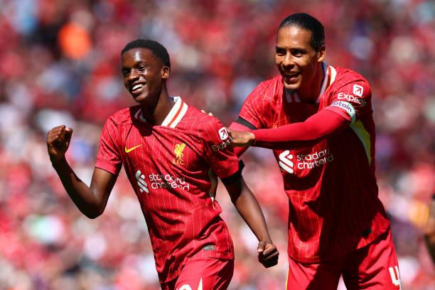 Van Dijk Belum Perpanjang Kontrak?