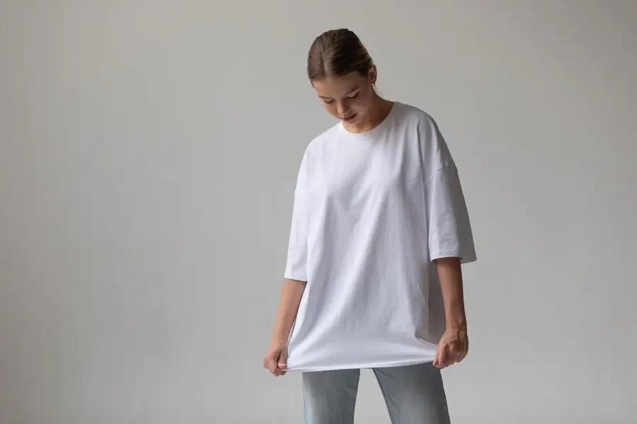 Tips Memakai Kaos Oversize: Panduan Bergaya untuk Tampilan yang Trendy dan Nyaman