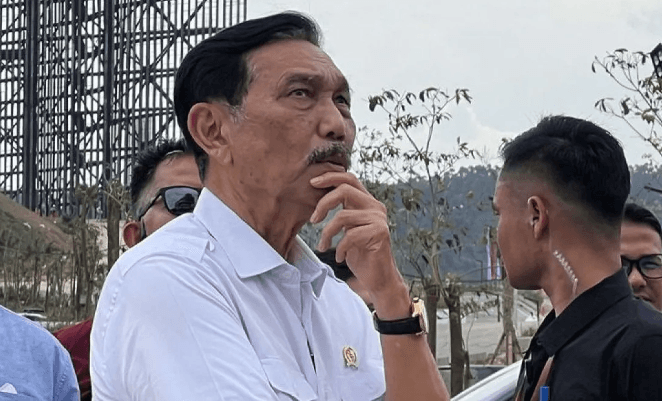 Luhut Bicara Gonjang Ganjing Golkar Duluan, Airlangga Mundur Kemudian