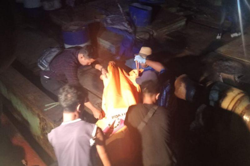 Polisi Selidiki Penyebab ABK Tewas dalam Kapal di Pelabuhan Lombok Timur