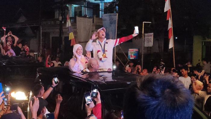 Atlet Peraih Emas Olimpiade Rizki Disambut saat Pulang ke Serang
