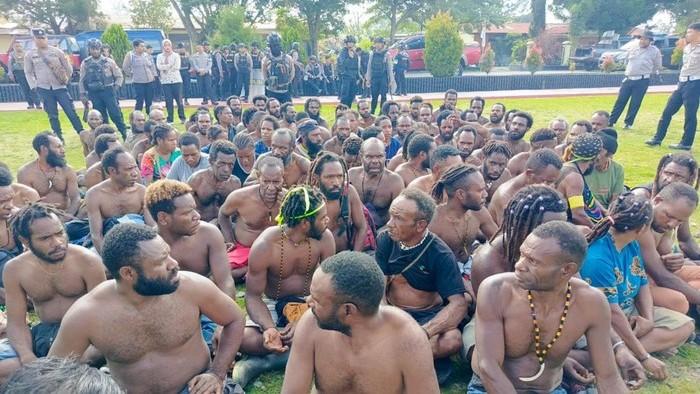81 Orang Ditangkap usai Kantor KPU Papua Pegunungan Dibakar Massa