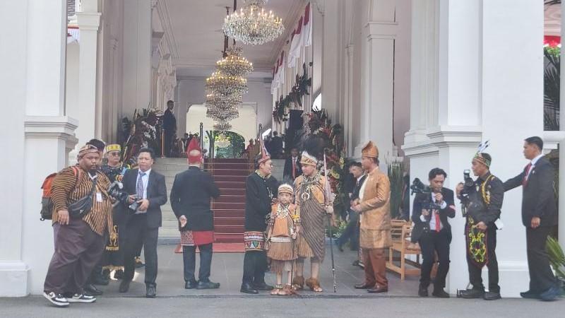 Tiba di Istana Merdeka, Gibran-Ethes Kompak Berbaju Adat Papua
