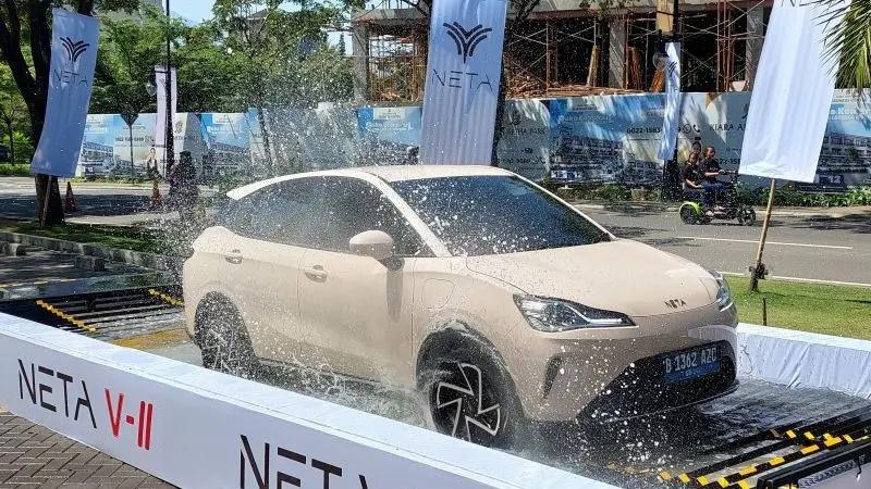 Neta Bagikan 4 Cara Aman Berkendarai Pakai Mobil Listrik di Berbagai Kondisi