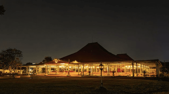 Eksplorasi Pura Mangkunegaran: Keindahan dan Sejarah yang Menyatu di Jantung Kota Solo