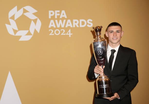 Phil Foden Raih Gelar Pemain Terbaik 2023/2024 PFA