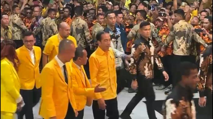 Jokowi Gunakan Kemeja Kuning, Bahlil: Saya Kira Ada Kader Golkar Baru yang Muncul