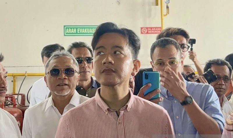 Demo Marak di Berbagai Daerah, Zulhas-Gibran Tinjau Koperasi Susu Sapi di Lembang