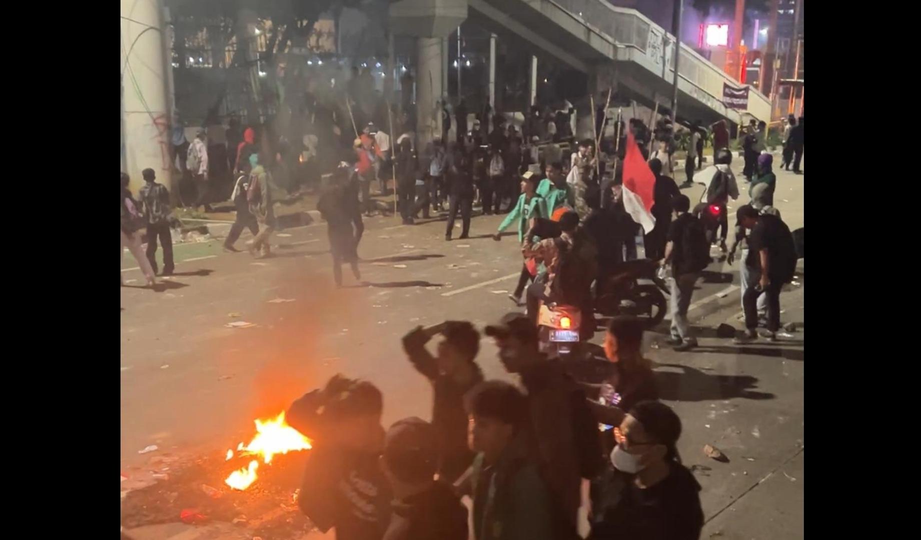 Wartawan Digebukin Pendemo saat Liput Unjuk Rasa Tolak Revisi UU Pilkada