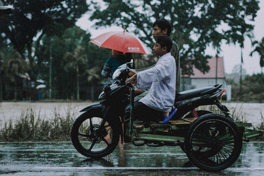 25 Arti Mimpi Naik Motor Kehujanan: Simbolisme dan Maknanya