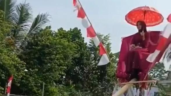 Fakta Dibalik Viral Lomba Panjat Pinang Berhadiah 'Janda'