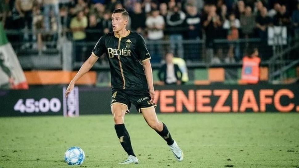 Jay Idzes Debut di Venezia, Curi 1 Point dari Fiorentina