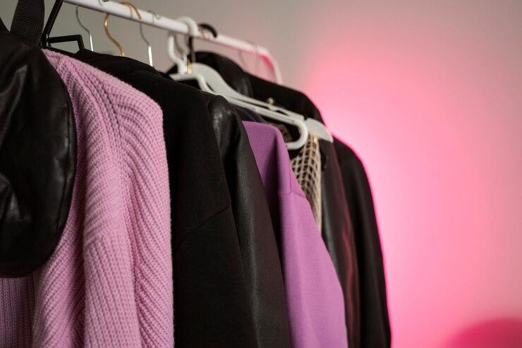 Baju Ungu Cocok dengan Celana Warna Apa? Panduan Gaya untuk Penampilan Stylish