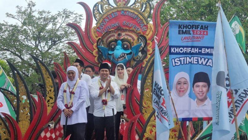 Khofifah-Emil Diarak Kirab Budaya Daftar ke KPU Jatim