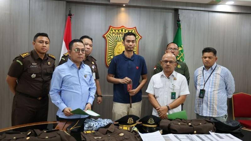 Jaksa Gadungan Lakukan Penipuan Rp4,6 Miliar Ditangkap Kejagung