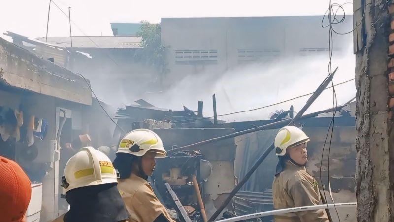 2 Rumah di Pulogadung Terbakar gegara Korsleting Listrik pada Kipas Angin