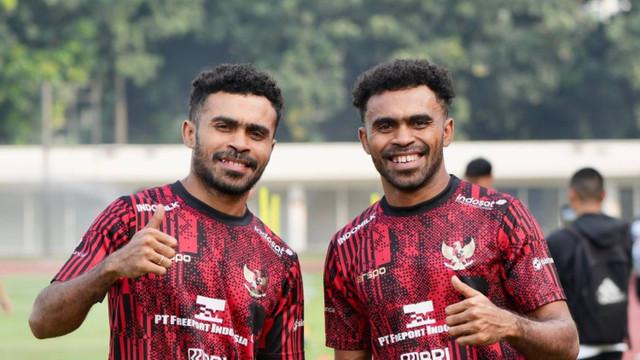Si Kembar Sayuri Absen di Timnas, Ternyata Ini Penyebabnya