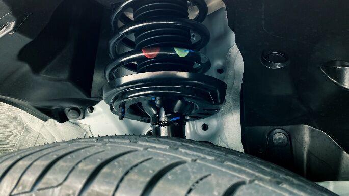 6 Tanda Shockbreaker Mobil Perlu Diganti, Jangan Disepelekan!