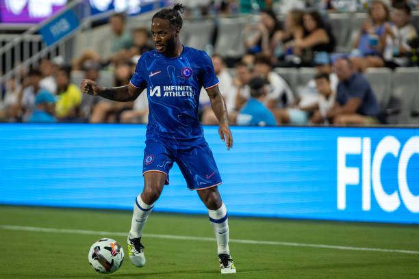Jika ke MU, Sterling Harus Rela Potong Gaji dan Jadi Ban Serep