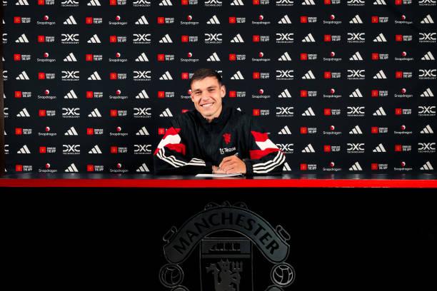 Manuel Ugarte Resmi Pindah ke Manchester United
