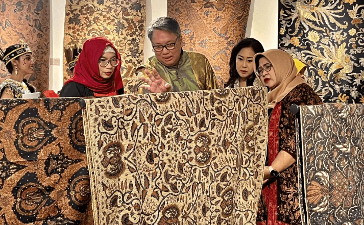 Yuk Intip Perbedaan Proses Pembuatan Batik Tulis dan Cap