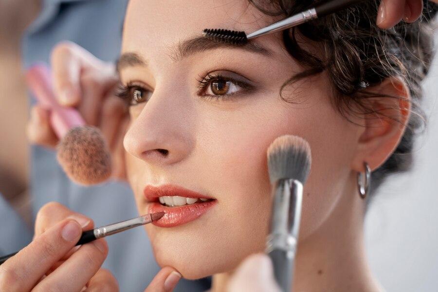 Cara Agar Makeup Tidak Crack: Tips dan Trik untuk Tampilan Makeup yang Mulus dan Tahan Lama