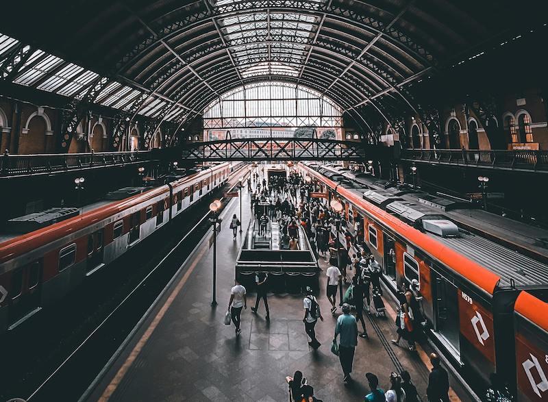 Tips Liburan Bareng Keluarga Naik Kereta Api