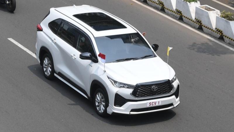 Soal Detail Mobil Innova Zenix yang Digunakan Paus, Toyota: Diurus Protokoler