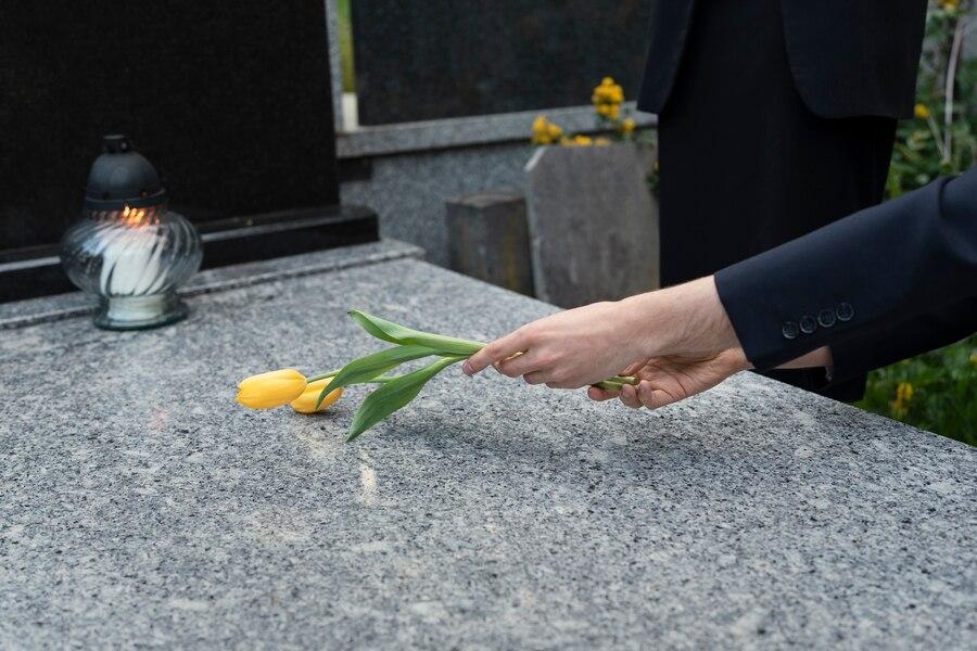 51 Arti Mimpi Ziarah ke Makam Keramat: Makna dan Tafsirnya