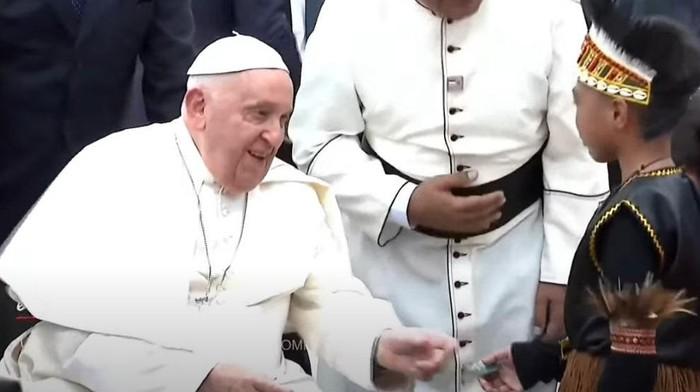 Paus Fransiskus Larang Para Imam Lakukan Proselitisme hingga Puji Gereja Indonesia