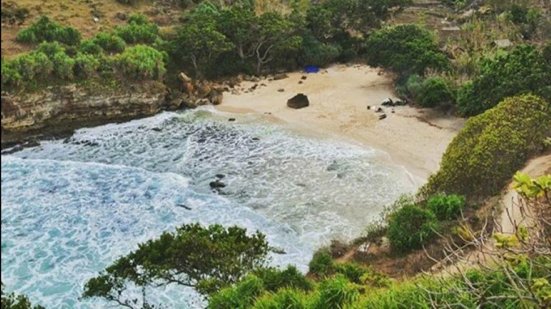5 Pesona yang Dimiliki Pantai Ngetun, Gunungkidul, Diapit 2 Tebing hingga Pasir Putih