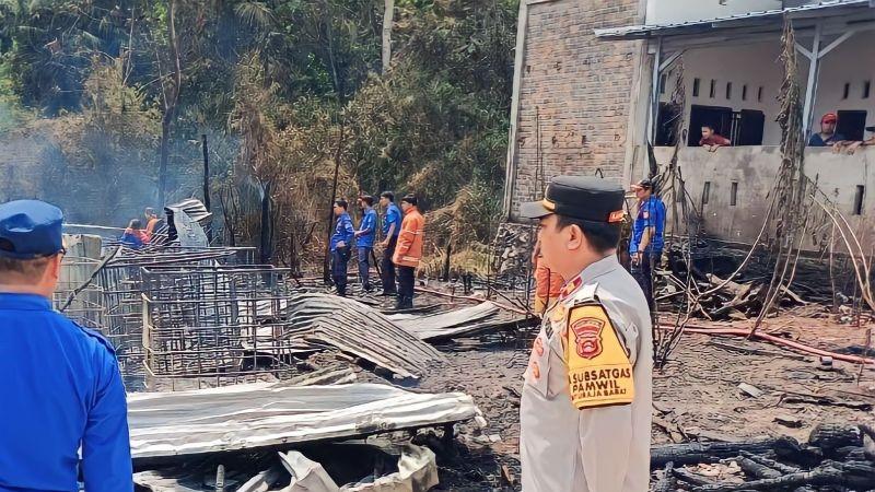 Polisi Selidiki Penyebab Kebakaran Gudang Diduga Tempat Penyimpanan BBM Ilegal