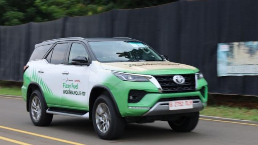 Toyota soal Hybrid dan Bioetanol: Solusi Turunkan Emisi di 2030