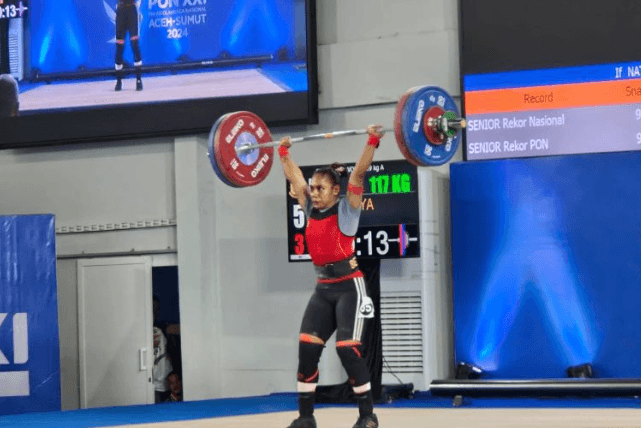 Lifter Putri Asal Papua Berhasil Pecahkan Rekor Nasional di PON 2024