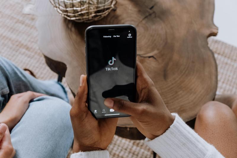 Kenapa Komentar di TikTok Menjadi Biru?