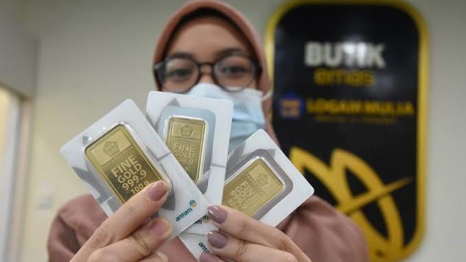 Emas Antam Pagi Ini Merosot Rp9.000, Pantau Harganya di Sini!