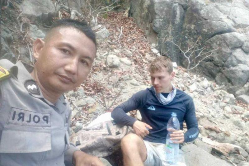 Polisi Selamatkan Turis Belanda Terjebak di Bukit Meang Lombok Barat