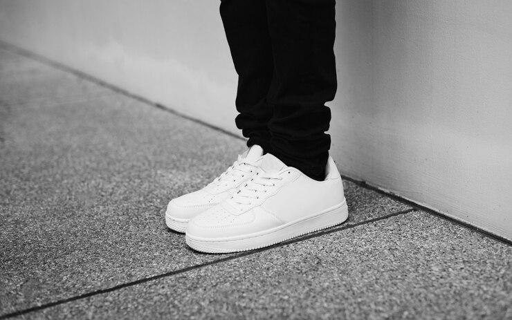 13 Cara Cuci Sepatu Putih Agar Tetap Bersih dan Awet