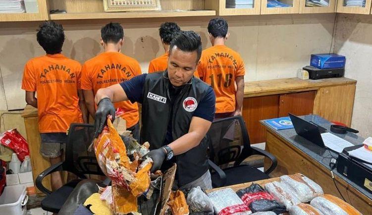 Terbongkar! Ganja Kering 5,7 Kg dalam Paket Sparepart Motor Gagal Dikirim di Sumut