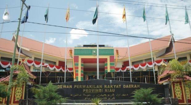 Usut Dugaan SPPD Fiktif, Polda Riau Geledah Sekretariat DPRD Riau hingga 10 Jam!